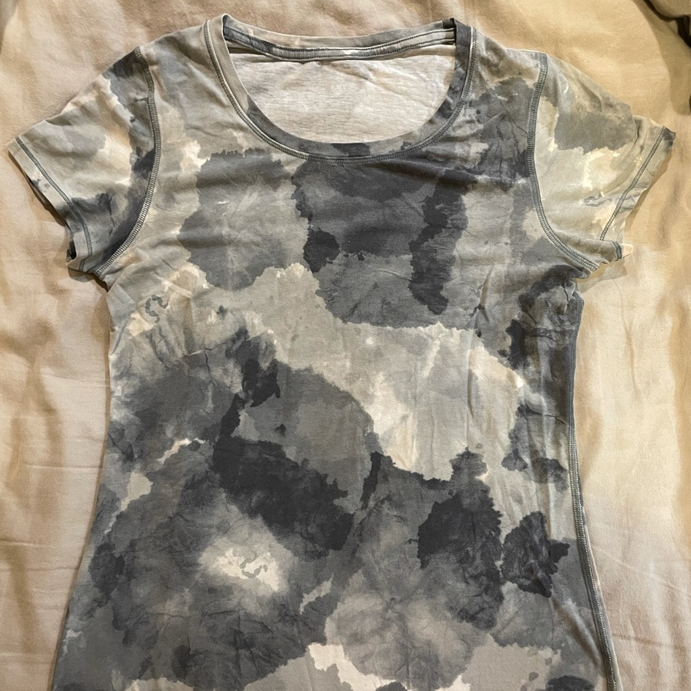 Lululemon Tee